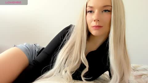 Isabella online show from May 6, 7:57 am