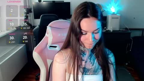 petal_dust_ online show from May 15, 2:35 pm