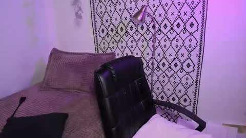 Snapshot of petalsrose_ chatting on February 19, 3:06 am Rose online show from February 19, 3:06 am