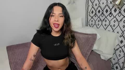 Snapshot of petalsrose_ chatting on February 28, 6:41 pm Rose online show from February 28, 6:41 pm