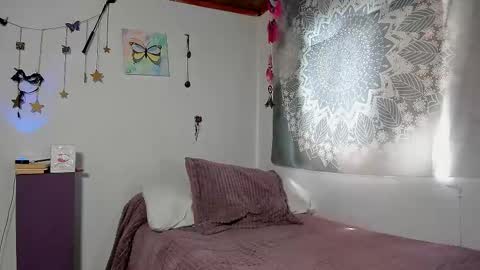 Snapshot of petalsrose_ chatting on September 18, 6:54 pm Rose online show from September 18, 6:54 pm