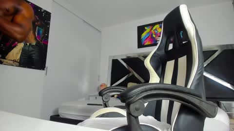 Snapshot of peter_coleman chatting on December 20, 2:19 am PeterColeman online show from December 20, 2:19 am