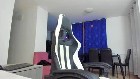 Snapshot of peter_coleman chatting on December 22, 5:45 am PeterColeman online show from December 22, 5:45 am