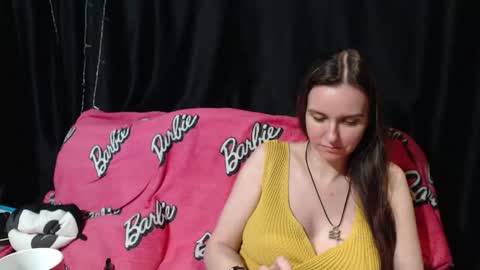 Snapshot of peternights chatting on October 31, 9:27 pm Maximus online show from October 31, 9:27 pm