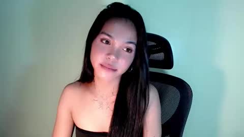 Snapshot of petite_angelx chatting on September 18, 11:12 am angel online show from September 18, 11:12 am