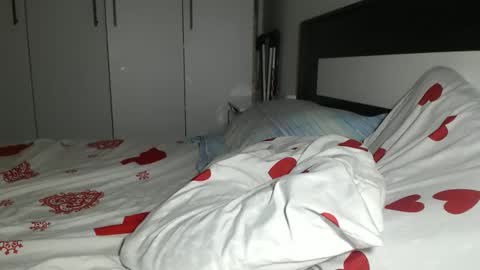 Snapshot of petite_danielle chatting on May 22, 10:48 pm petite_danielle online show from May 22, 10:48 pm