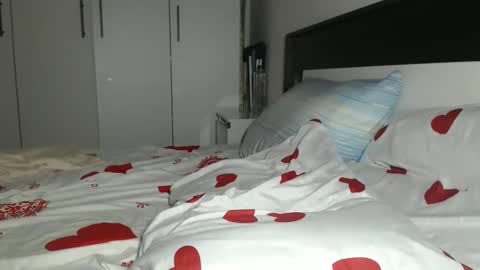 Snapshot of petite_danielle chatting on May 25, 11:00 pm petite_danielle online show from May 25, 11:00 pm