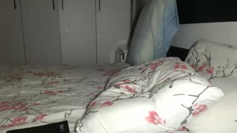 Snapshot of petite_danielle chatting on June 5, 11:54 pm petite_danielle online show from June 5, 11:54 pm