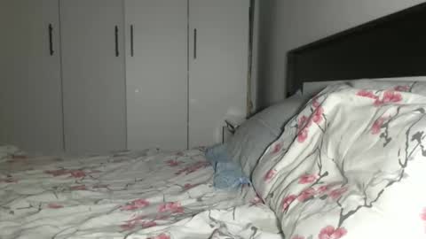 Snapshot of petite_danielle chatting on June 8, 10:21 pm petite_danielle online show from June 8, 10:21 pm