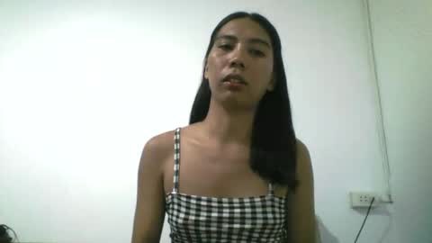 Snapshot of petite_dicklover chatting on June 6, 11:48 am Yuriee online show from June 6, 11:48 am