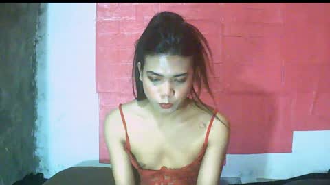 Snapshot of petite_jzee chatting on December 3, 1:30 am jzee online show from December 3, 1:30 am