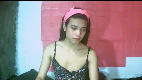 Snapshot of petite_jzee chatting on December 4, 9:02 pm jzee online show from December 4, 9:02 pm