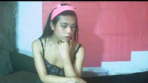 Snapshot of petite_jzee chatting on December 5, 12:19 am jzee online show from December 5, 12:19 am