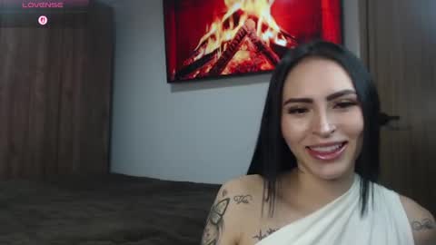 Snapshot of petite_linda chatting on April 16, 11:51 pm Linda online show from April 16, 11:51 pm