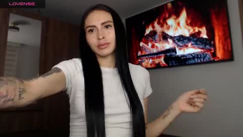 Snapshot of petite_linda chatting on May 4, 10:06 pm Linda online show from May 4, 10:06 pm