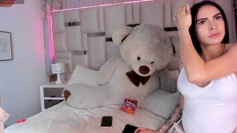 Snapshot of petite_linda chatting on May 10, 4:06 am Linda online show from May 10, 4:06 am