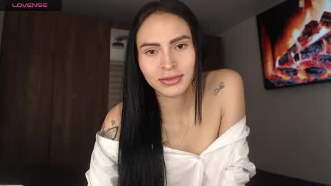 Snapshot of petite_linda chatting on May 14, 4:52 am Linda online show from May 14, 4:52 am