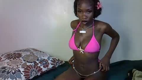 Snapshot of petite_lunar chatting on October 19, 9:15 pm Lunar online show from October 19, 9:15 pm