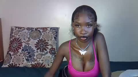 Snapshot of petite_lunar chatting on October 21, 9:04 pm Lunar online show from October 21, 9:04 pm