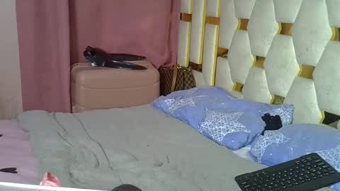 Snapshot of petite_lunar chatting on November 20, 9:47 pm Lunar online show from November 20, 9:47 pm