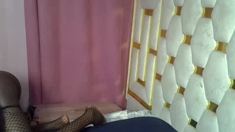 Snapshot of petite_lunar chatting on January 31, 10:52 pm Lunar online show from January 31, 10:52 pm