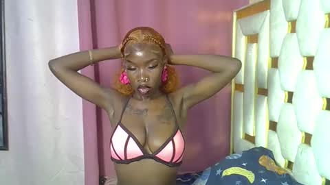 Snapshot of petite_lunar chatting on February 13, 10:17 pm Lunar online show from February 13, 10:17 pm