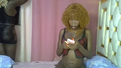 Snapshot of petite_lunar chatting on April 5, 1:25 am Lunar online show from April 5, 1:25 am