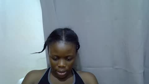 Snapshot of petite_melan chatting on September 19, 9:48 pm petite_melan online show from September 19, 9:48 pm