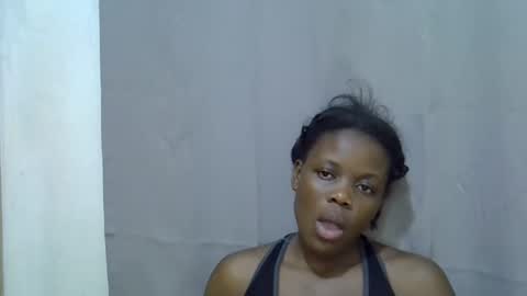 Snapshot of petite_melan chatting on September 25, 11:41 pm petite_melan online show from September 25, 11:41 pm