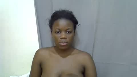 Snapshot of petite_melan chatting on September 27, 11:37 am petite_melan online show from September 27, 11:37 am