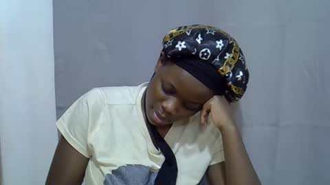 Snapshot of petite_melan chatting on September 29, 12:05 am petite_melan online show from September 29, 12:05 am
