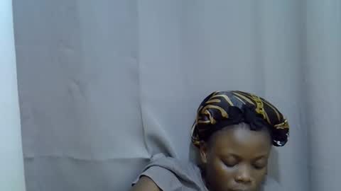 Snapshot of petite_melan chatting on October 1, 7:20 pm petite_melan online show from October 1, 7:20 pm