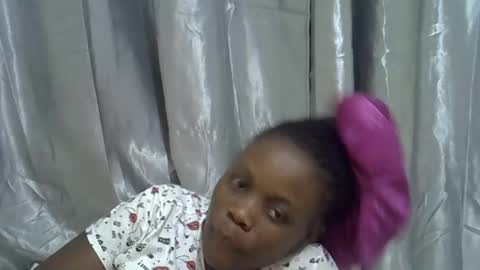 Snapshot of petite_melan chatting on October 20, 7:14 pm petite_melan online show from October 20, 7:14 pm