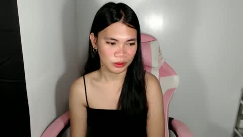 petite_pauline online show from March 5, 7:59 am