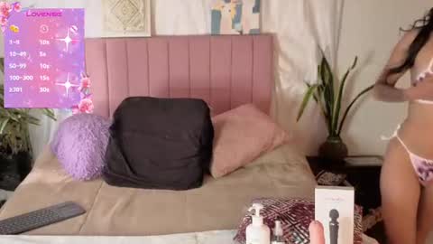 Snapshot of petite_pepper18 chatting on June 17, 7:59 pm petite_pepper18 online show from June 17, 7:59 pm