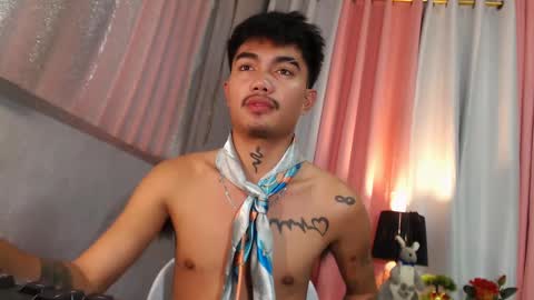 Snapshot of petiteasianx chatting on February 8, 7:37 am Vrin online show from February 8, 7:37 am