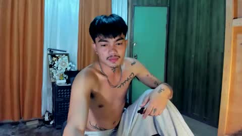 Snapshot of petiteasianx chatting on November 6, 9:48 pm Vrin online show from November 6, 9:48 pm