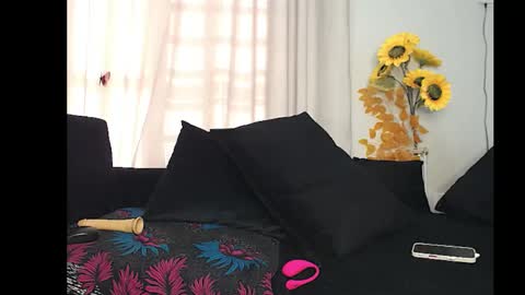 ebonyshawtypetit online show from April 23, 5:19 am