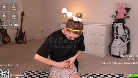 PiperAvery online show from April 12, 2:33 pm