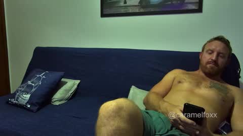 Snapshot of petitebubblegum chatting on October 29, 9:38 pm Caramel princesa online show from October 29, 9:38 pm