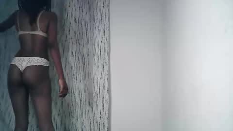 Snapshot of petiteebony_22 chatting on December 14, 3:01 am naughty nova online show from December 14, 3:01 am