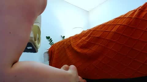 Snapshot of petitefleurx chatting on January 1, 3:46 pm petitefleurx online show from January 1, 3:46 pm