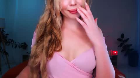 Snapshot of petitefleurx chatting on January 3, 6:33 am petitefleurx online show from January 3, 6:33 am