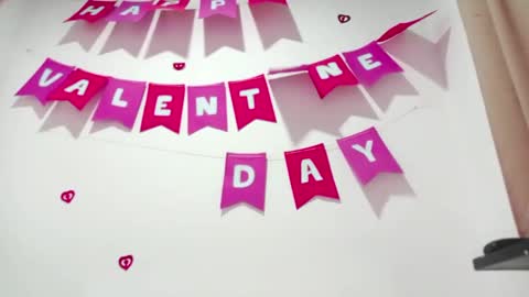 danna online show from February 3, 5:18 am