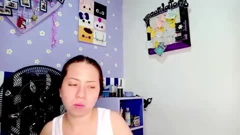 Snapshot of petiteivoryqueen chatting on June 7, 5:22 am danna online show from June 7, 5:22 am