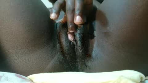 Snapshot of petiteme1 chatting on February 22, 10:31 pm petiteme1 online show from February 22, 10:31 pm