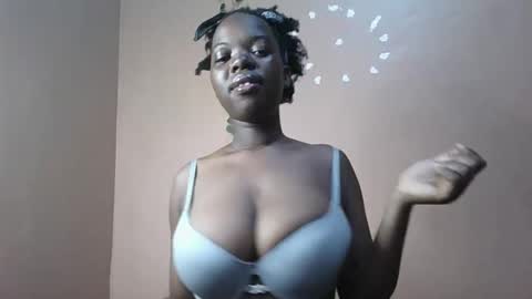Snapshot of petitemomma76379 chatting on May 13, 7:06 am sexy chocolate online show from May 13, 7:06 am