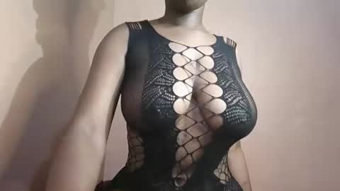Snapshot of petitemomma76379 chatting on May 16, 7:49 am sexy chocolate online show from May 16, 7:49 am