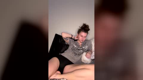 I am very new and dont know what im doing lol online show from April 21, 1:07 am