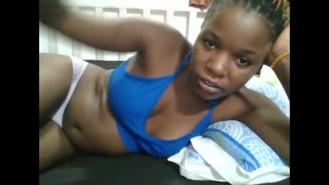 petitesweetchiq online show from February 13, 11:12 pm